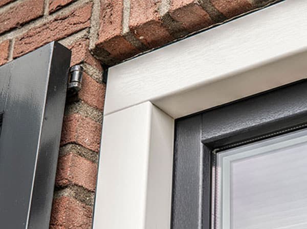 Detail van een geïsoleerde hoekverbinding, onderdeel van de Nij Begun-isolatieaanpak.