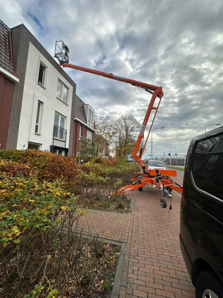 Woning in Zwolle met zonnepanelen op het dak.